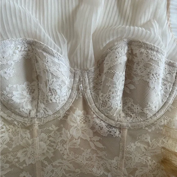 Victoria's Secret Cream Lace Midi Top 32 D - Picture 6 of 9